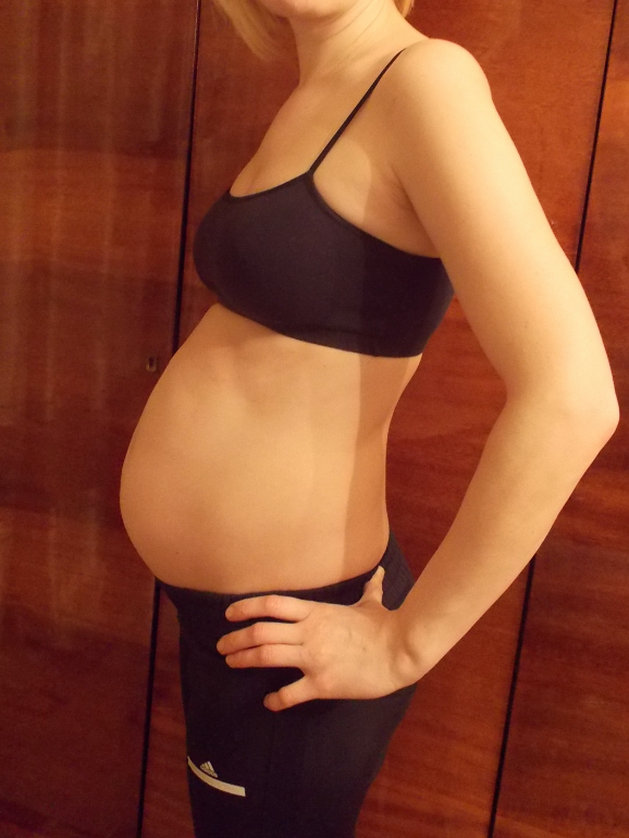 Беременность 21 22. Живот на 21 неделе беременности. Живот у беременных на 21 неделе. Живот на 20 неделе.