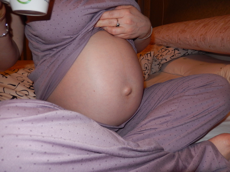 37 недель беременности что происходит с мамой. Живот на 37 неделе. Ребёнок на 37 неделе беременности.