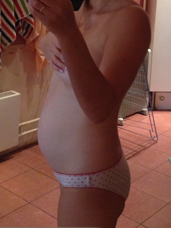 Teen Pregnant Selfie