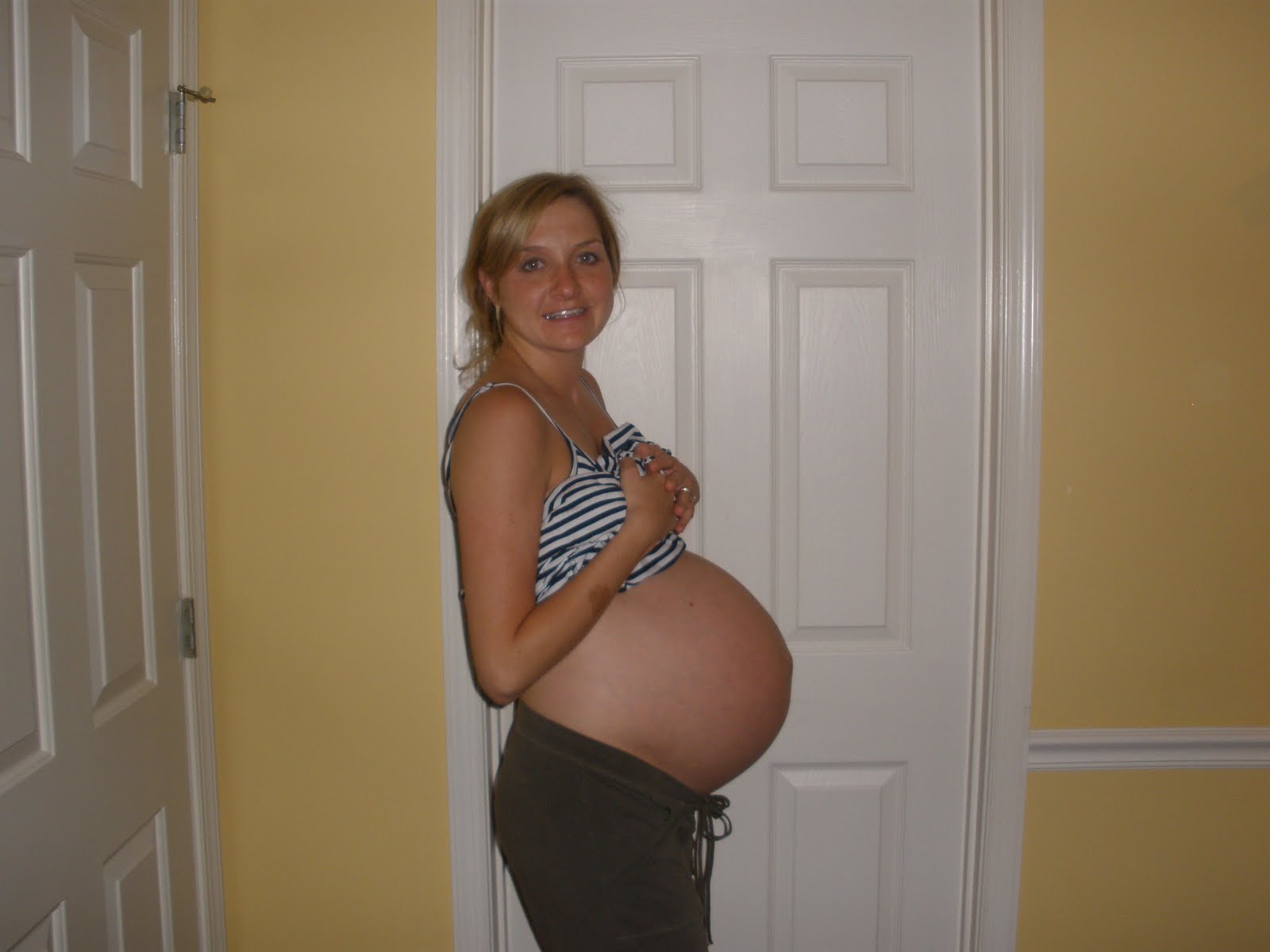 Почему на 35 неделе беременности. Живот на 37 неделе беременности. Животик на 37 неделе беременности. Живот беременной 37 недель.