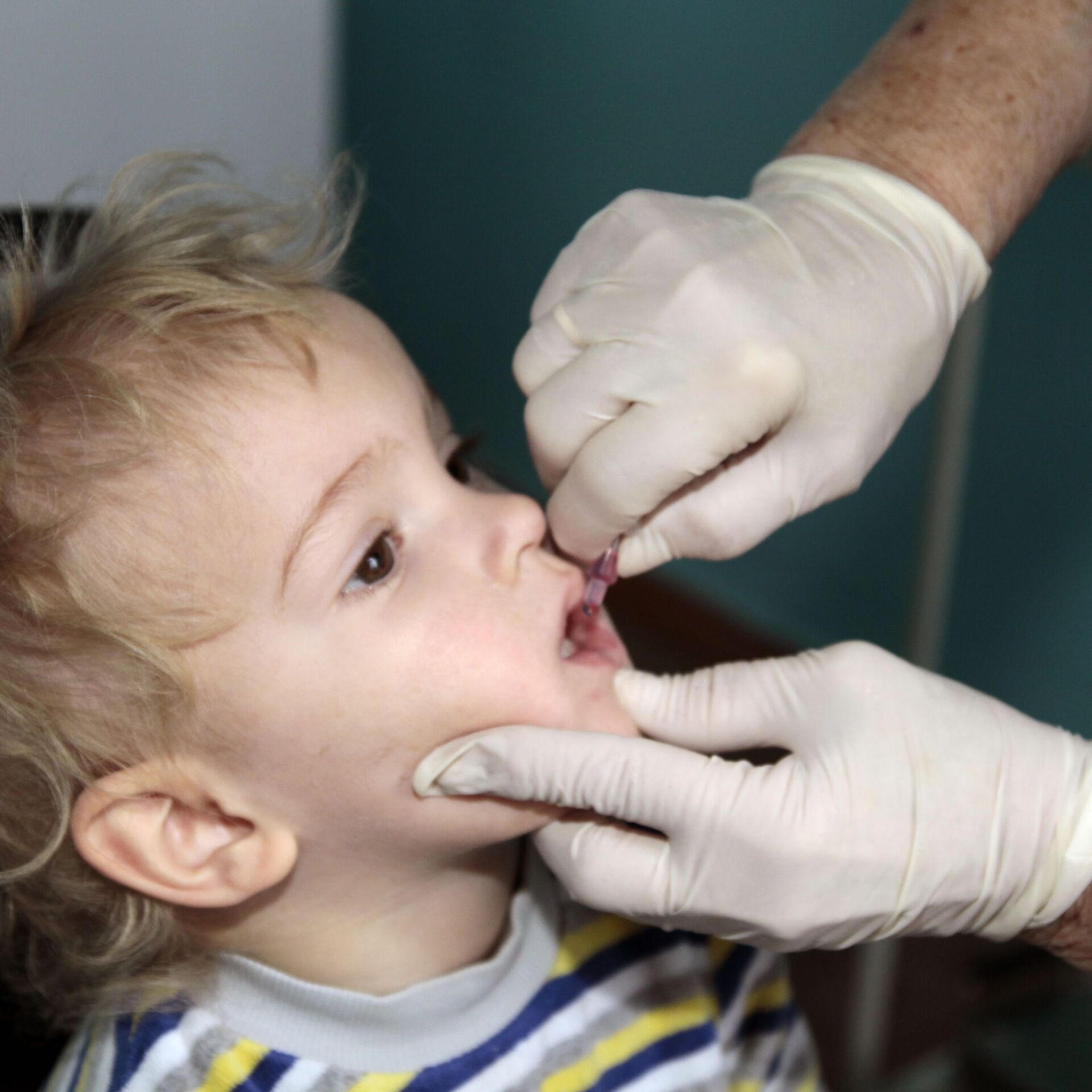 Полиомиелит прививка неживая. Вакцинация детей в Таджикистане. Полиомиелит вакцинация. Полиомиелит в Таджикистане. Вспышка полиомиелита 2023.