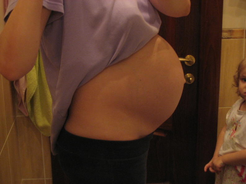 Беременность 40 недель каменеет. Каменеет живот при беременности. 39 Недель беременности каменеет живот. Каменеет живот на 32 неделе беременности. Каменеет живот на 26 неделе.