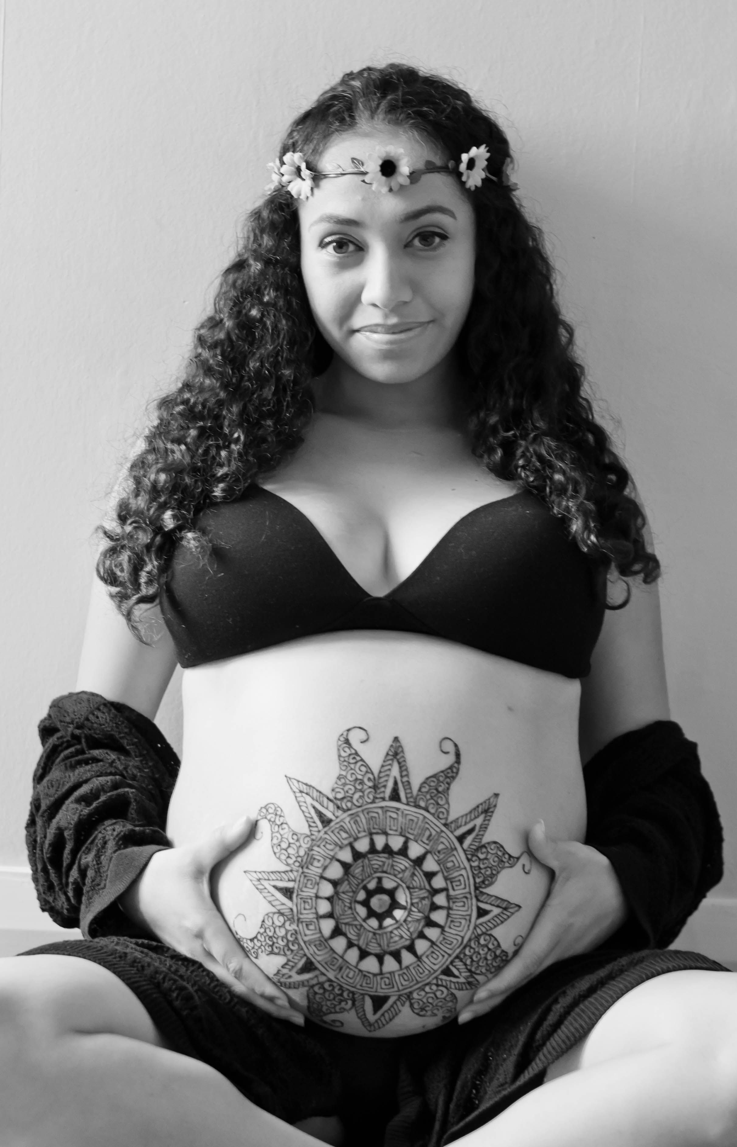 Фотосессия мехенди беременной