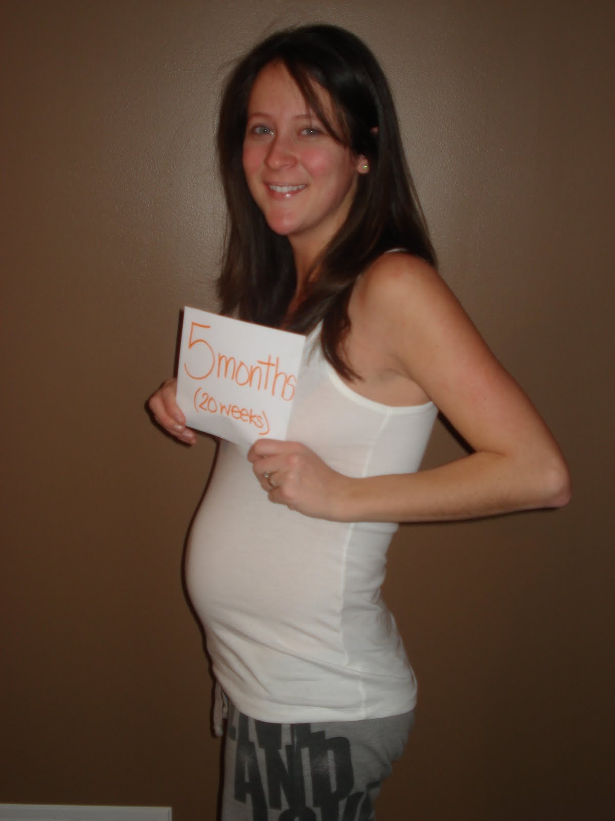 Тянет живот на 20. Беременный живот 20 недель. Живот на 20 неделе беременности. Животик на 20 неделе беременности.