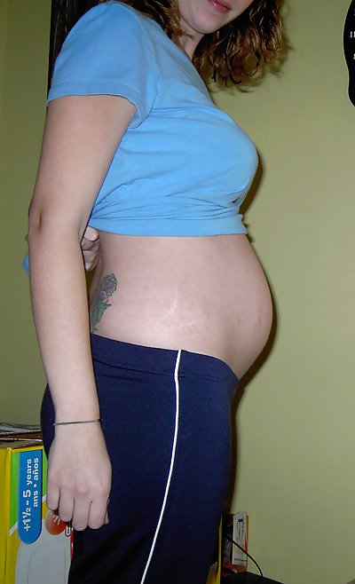 Тянет живот на 14. Живот на 14 неделе беременности. 14недел беременности живот. Животик на 14 неделе беременности. Живот беременной на 14 неделе.